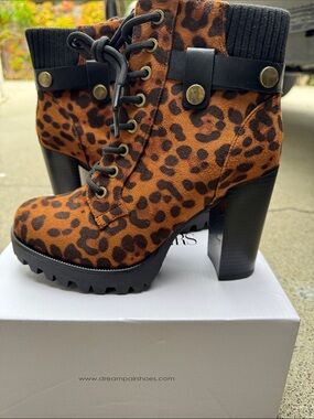 Dream Pairs Brown Leopard Lace-Up Chunky Heel Ankle Boots